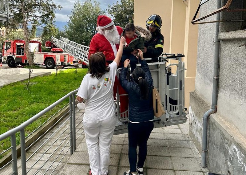 babbo natale autoscala vigili