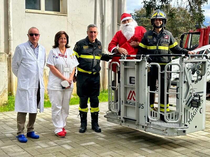 babbo natale ospedale cosenza