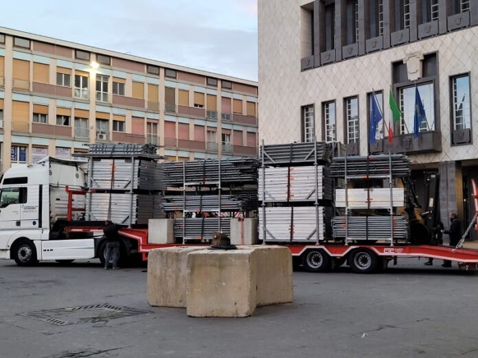 palazzo dei bruzi palco concerto capodanno