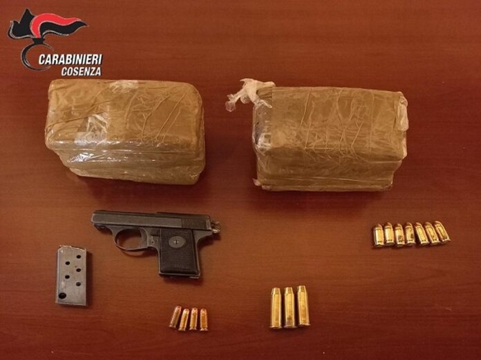 hashish pistola cosenza