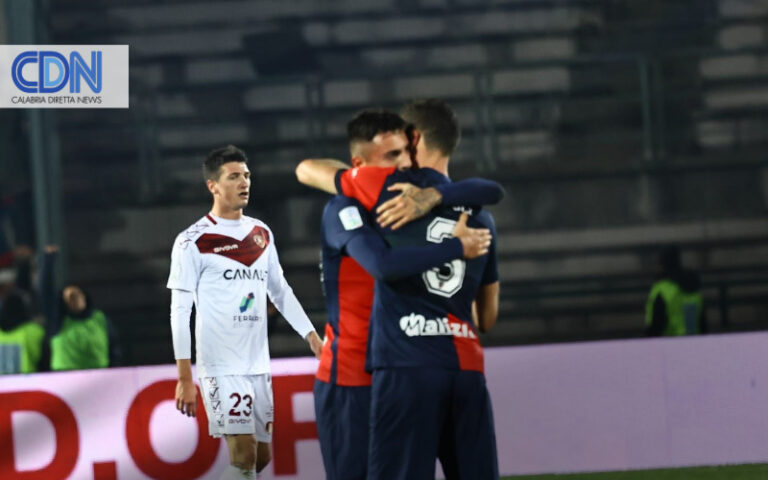 Nasti regala la vittoria ai rossoblù. Cosenza – Reggina 2-1