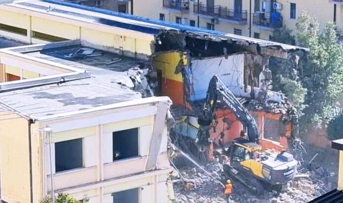demolizione liceo fermi cosenza