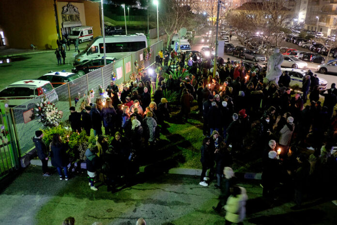 fiaccolata crotone migranti