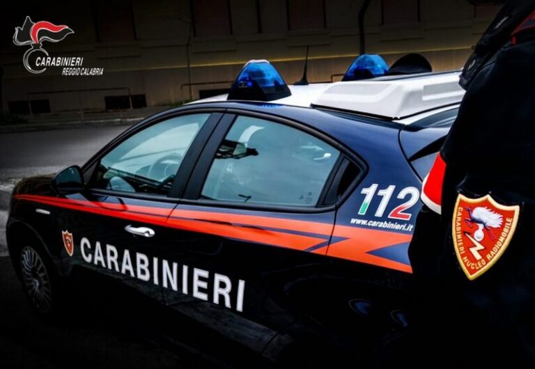 reggio carabinieri auto