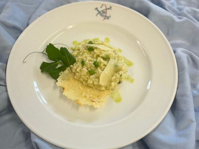 Perle di riso della Sibaritide con crema di piselli e fonduta di pecorino crotonese