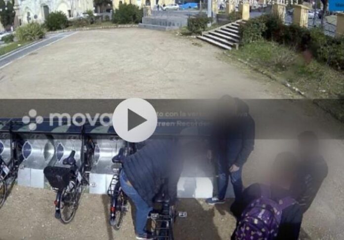 ciclostazione bike sharing danneggiamento