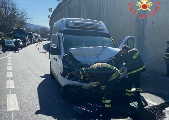 incidente stradale a2
