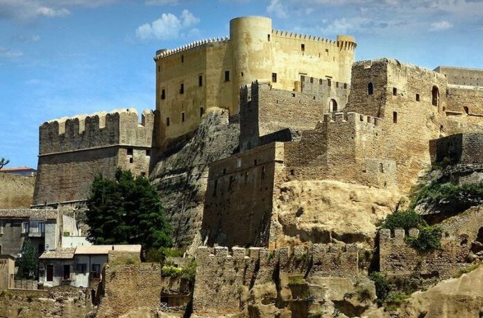 Castello Carafa di Santa Severina