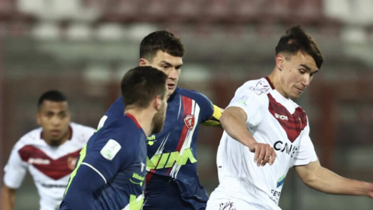 Reggina boccata d’ossigeno. Notte da incubo per Stefano Gori
