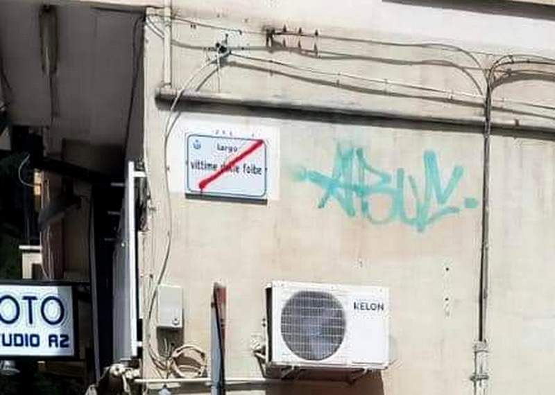 Imbrattamento targa cosenza foibe