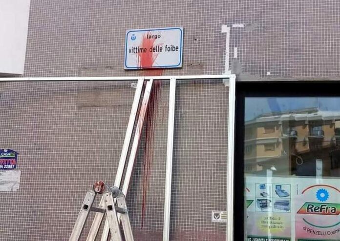 Imbrattamento targa vittime foibe cosenza
