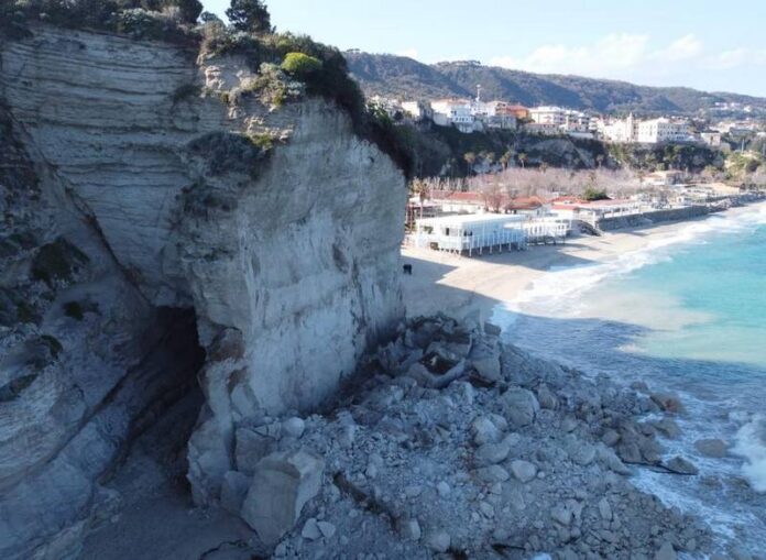 tropea crollo costone