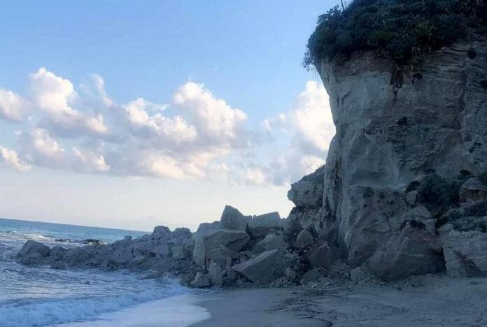 Tropea massi crollo