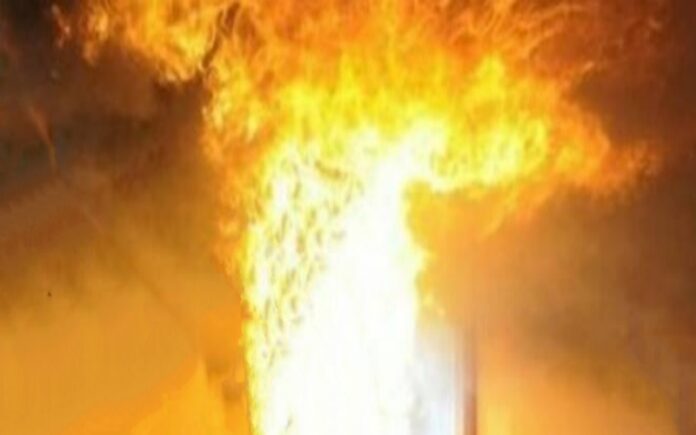 fiamme camino muore donna