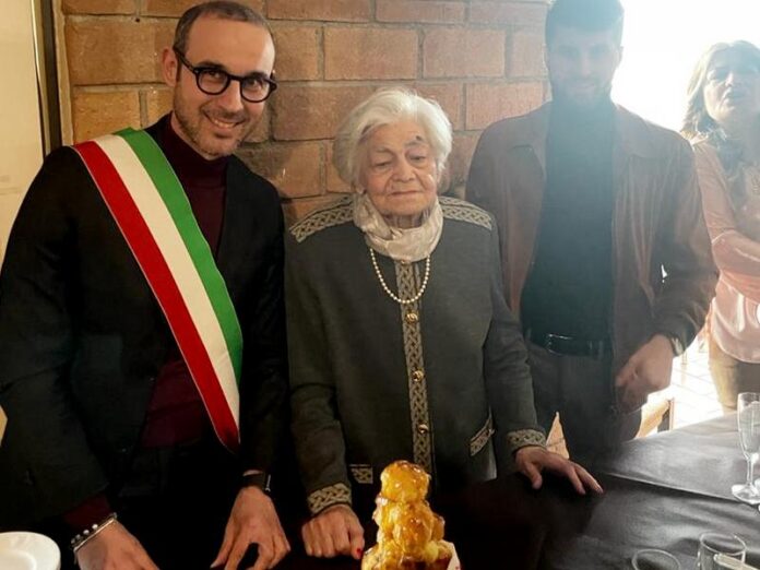 la signora Renata Maria Cundari con il consigliere Francesco Turco