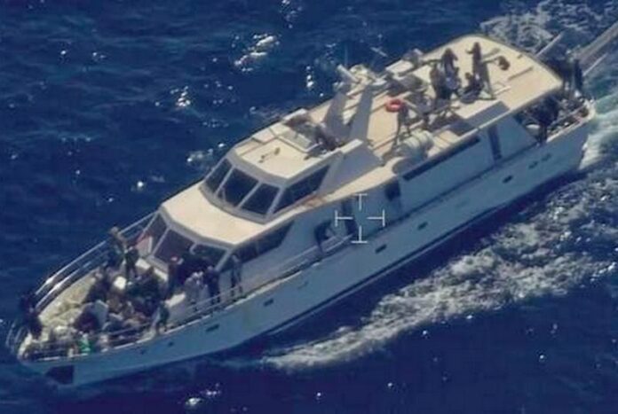 migranti yatch crotone