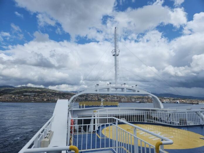 stretto di messina traghetto