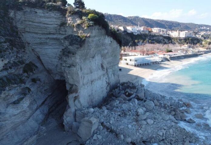 tropea crollo costone