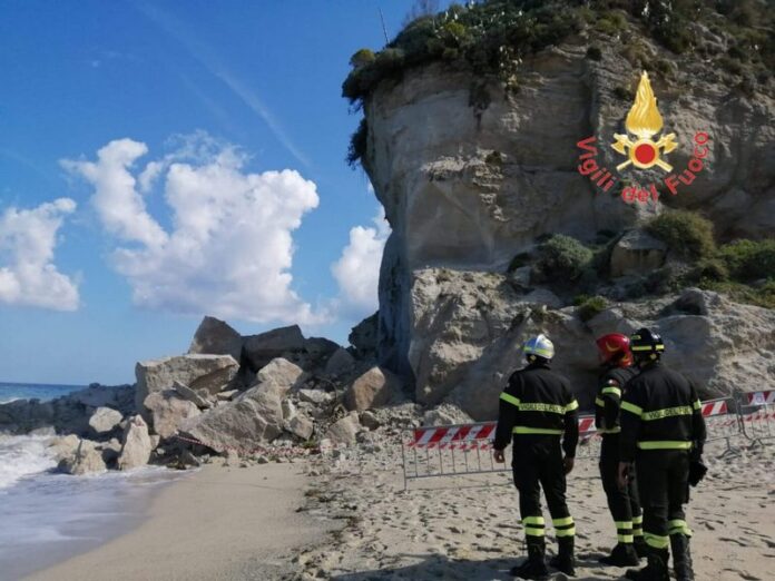 tropea vigili del fuoco crollo
