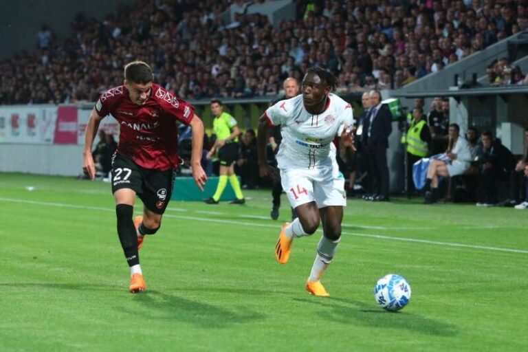 La Reggina crea ma non incide. Bisoli la spunta con una deviazione sfortunata di Loiacono