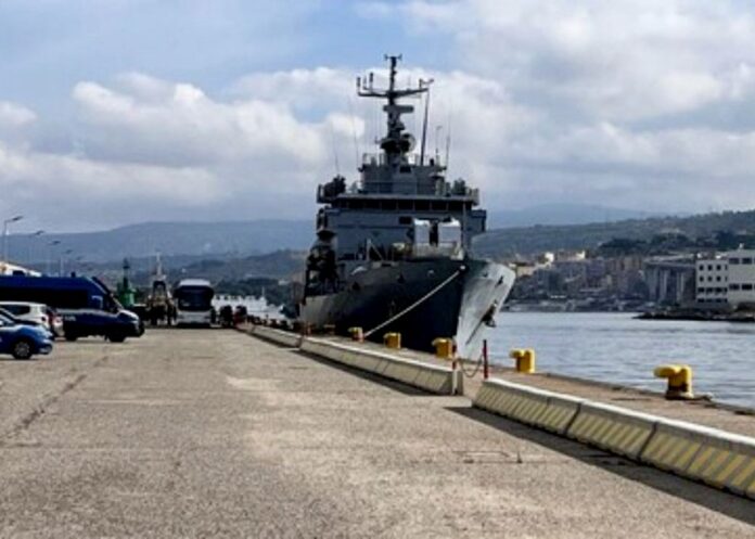 porto reggio migranti