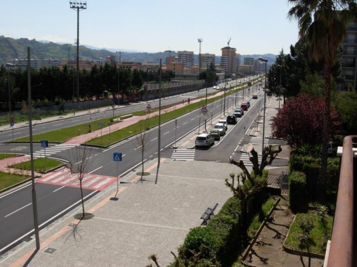 viale parco cosenza parcheggio abusivo