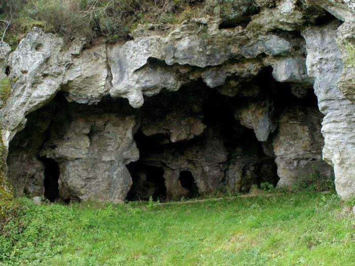 Grotta della Lamia