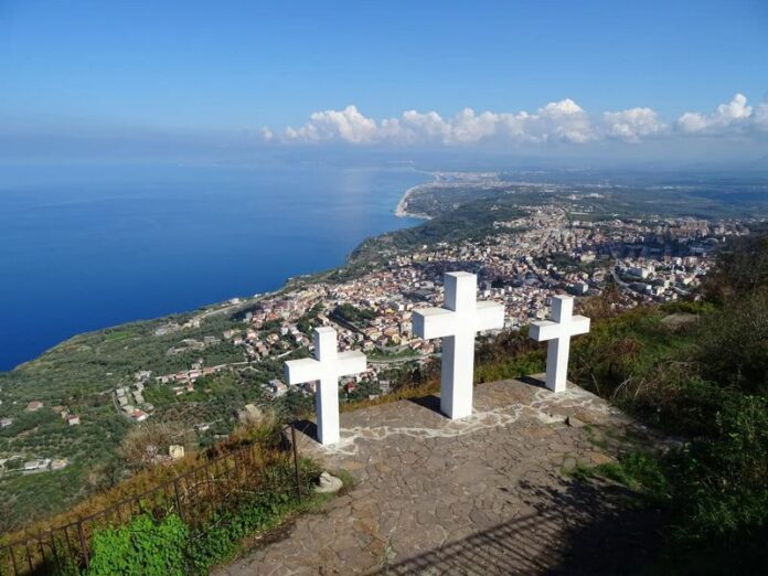 Le tre croci - Monte Corona o Monte Sant'Elia, Palmi (Rc)_foto Ralf K