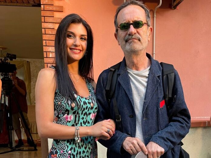 Miss Mondo Calabria 2023 Nicoletta Ventrice con l'attore Rocco Papaleo sul set