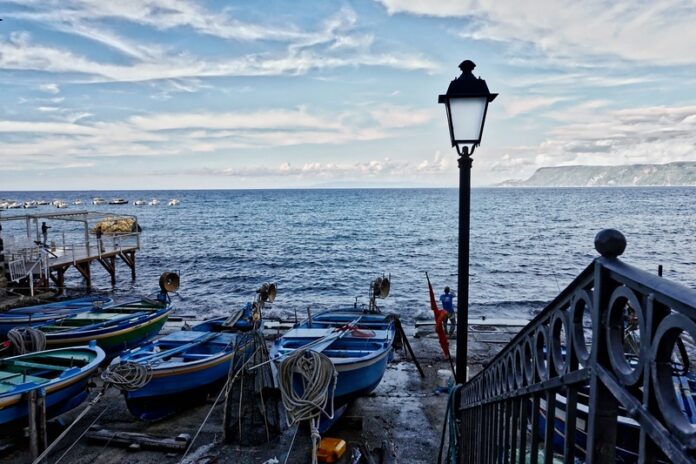 scilla barche mare panorama