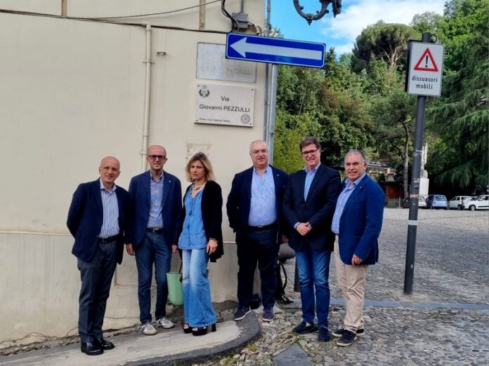 Il Rotary club Cosenza Telesio dona due targhe toponomastiche alla città