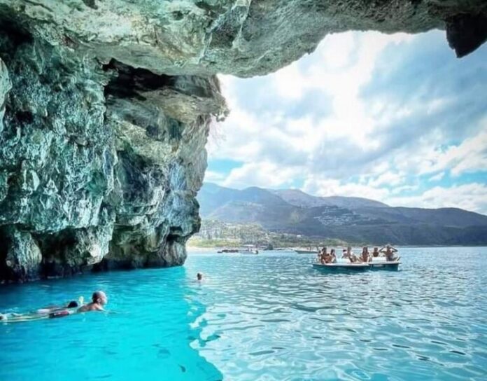 Grotta Azzurra dell'isola di Dino