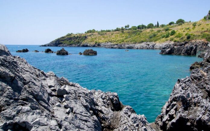 La spiaggia Ajnella a Scalea