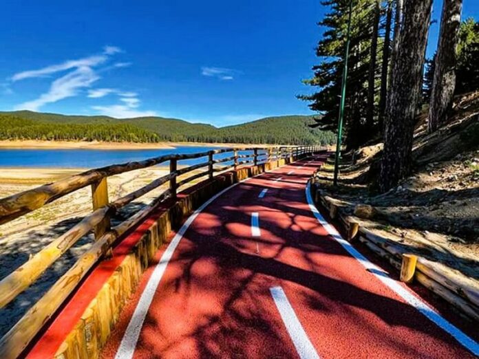 Pista Ciclabile Sul Lago Ampollino In Sila