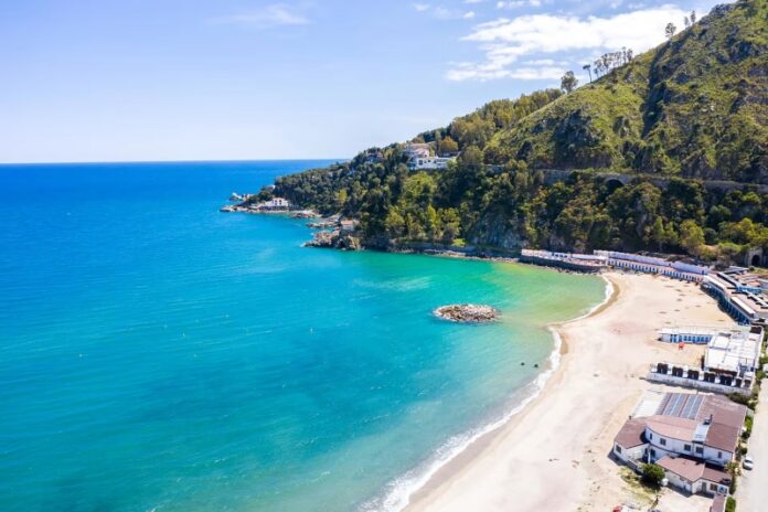 mare pulito spiaggia bellissima