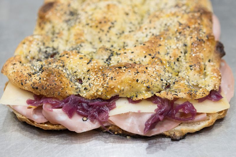 focaccia ripiena di mortadella, cipolla rossa in agrodolce e pecorino reggino