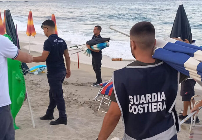 guardia costiera sequestro ombrelloni sdraio soverato