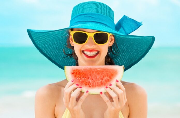 pelle sole alimenti tintarella