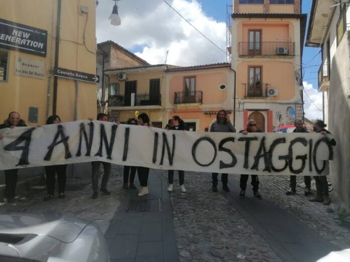 protesta comitato piazza piccola