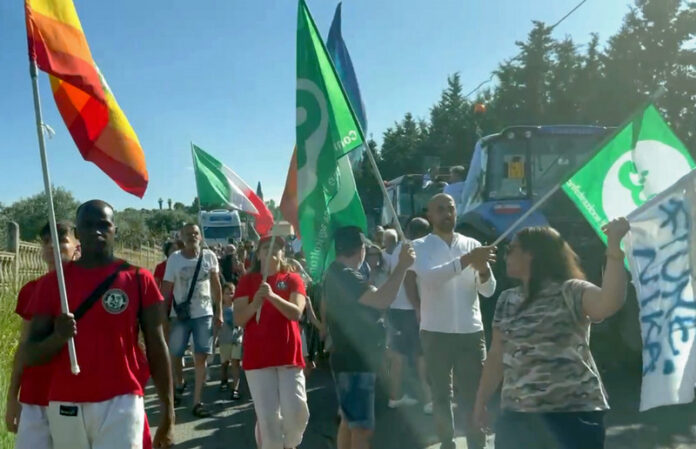 protesta inquinamento fiume pipino