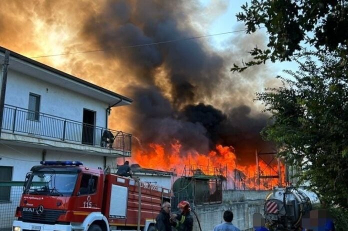 incendio servizi ecologici Tarsia