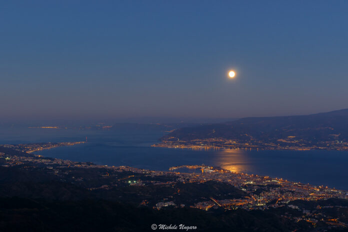 luna sullo stretto di messina_ph_Michele Ungaro Fotografia