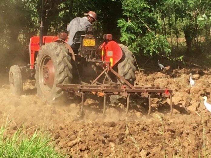 trattore agricoltura