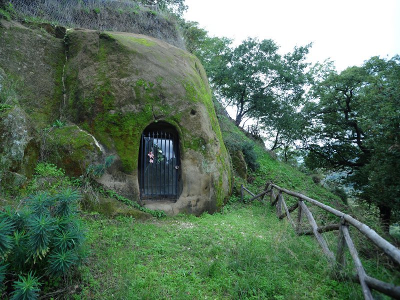 Brancaleone vecchio Grotta della Madonna del riposo