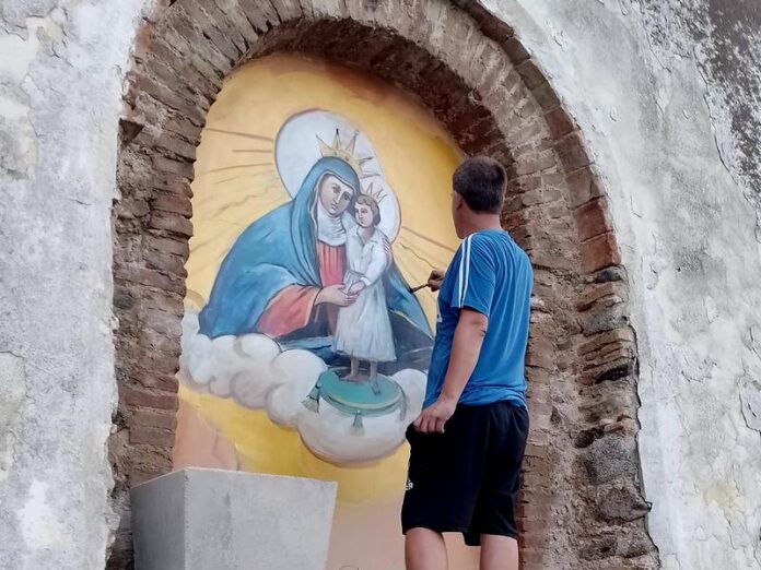 edicola votiva dedicata alla Madonna Achiropita