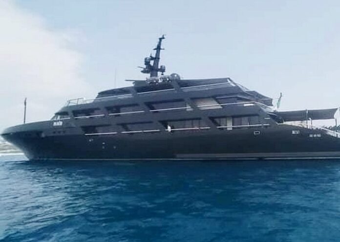 Il mega yatch dello stilista Giorgio Armani