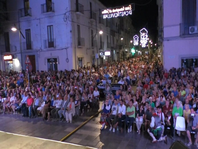 bagno di folla ’Estate Internazionale del Folklore e del Parco del Pollino