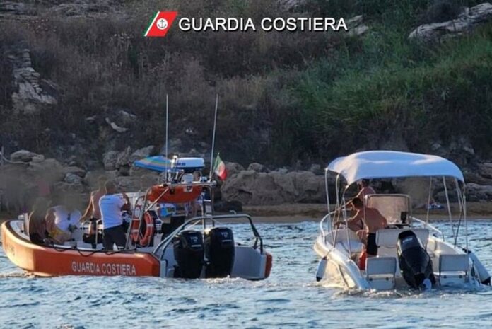 guardia costiera barca affondamento