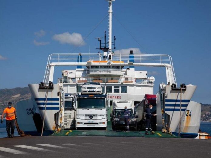 imbarco traghetto