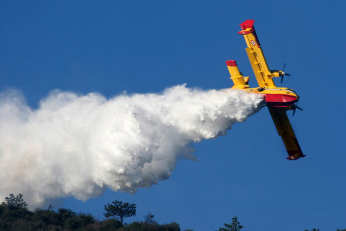 incendi boschivi canadair